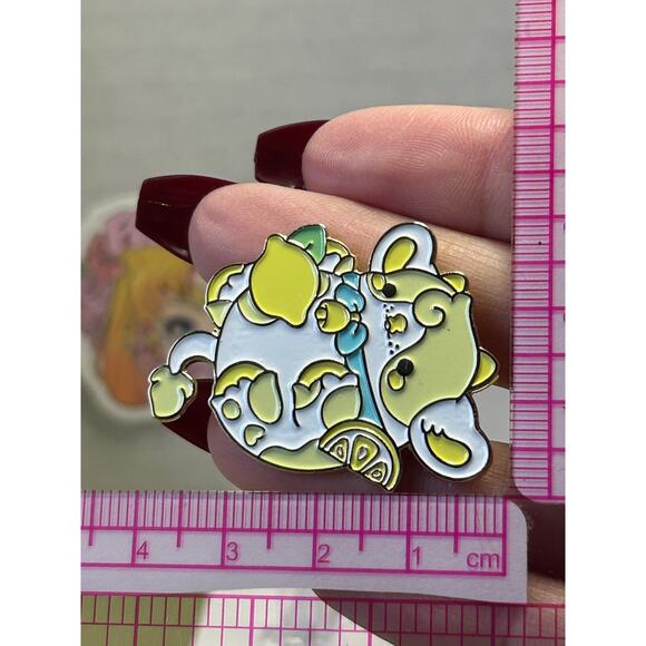 Bright Bat Enamel Pin Lemon Cow - Picture 3 of 9